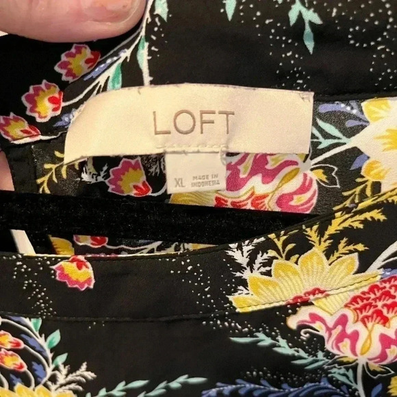 ~LOFT~ Beautiful Blouse - XL - Picture 6 of 7